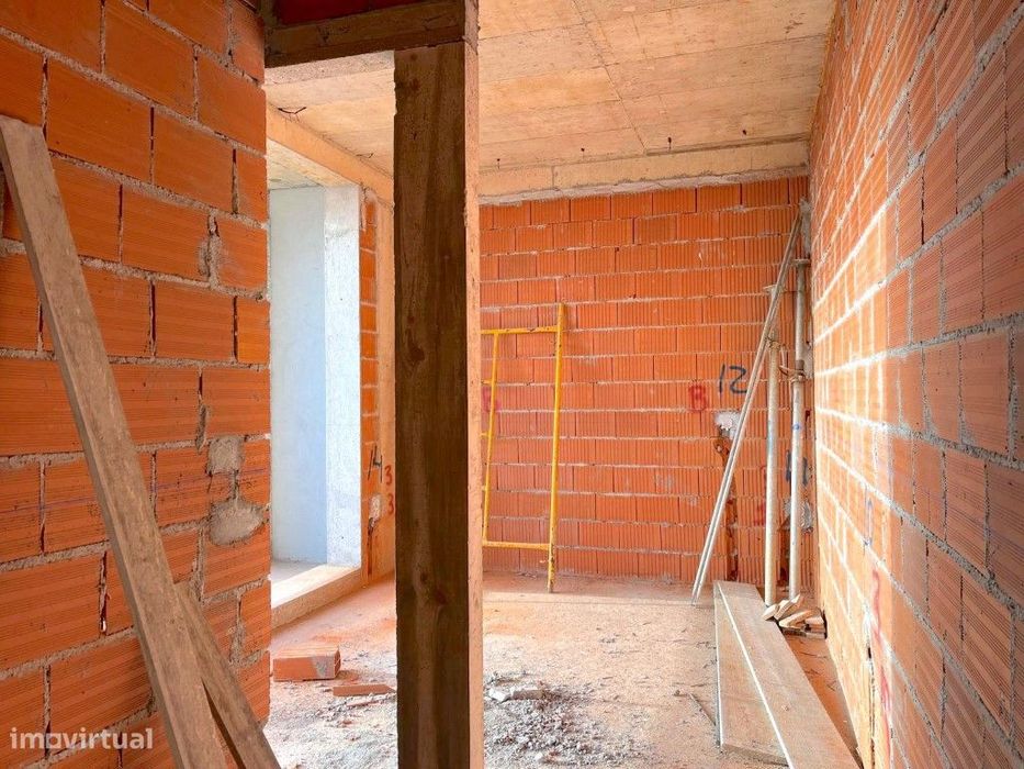 Moradia contemporânea T4 com piscina e vista mar, a 4 minutos da pr...