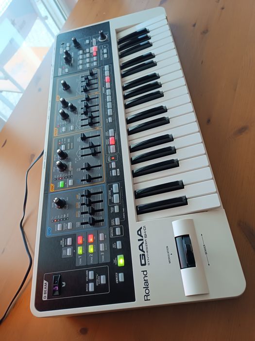 Roland Gaia SH-01 em estado novo, Possivel troca por outro synth.