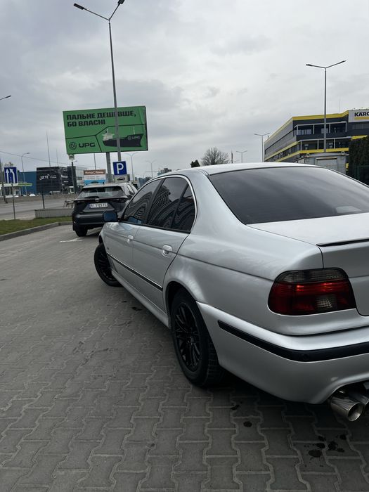 Продам BMW e39 523i