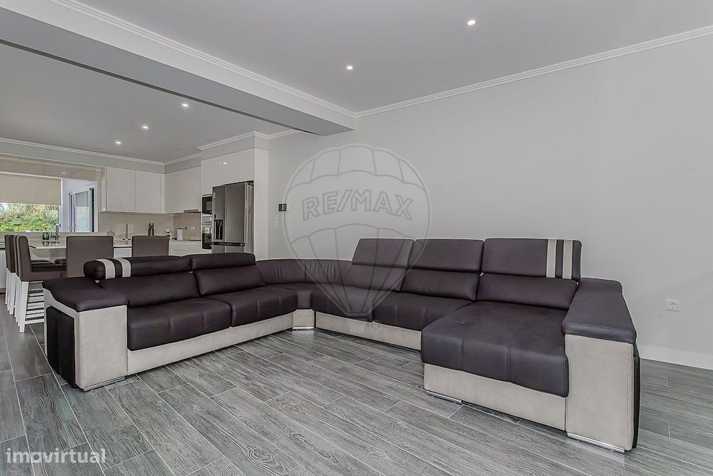 Moradia T4 para venda