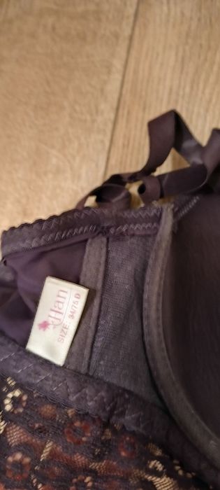 Biustonosz z koronką