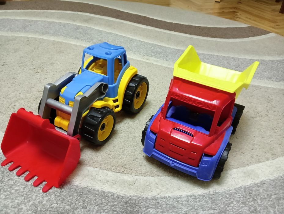 Будівельні машини: трактор і самосвал