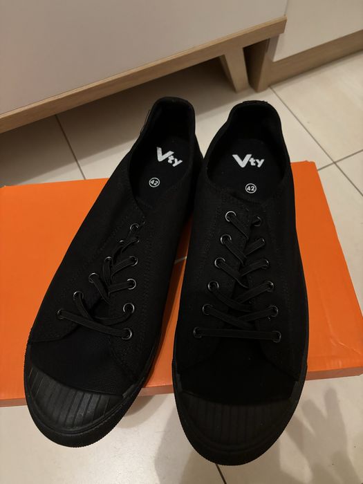 Trampki nowe r 42