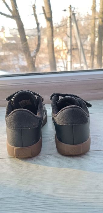 Кросівки снікерси adidas 30