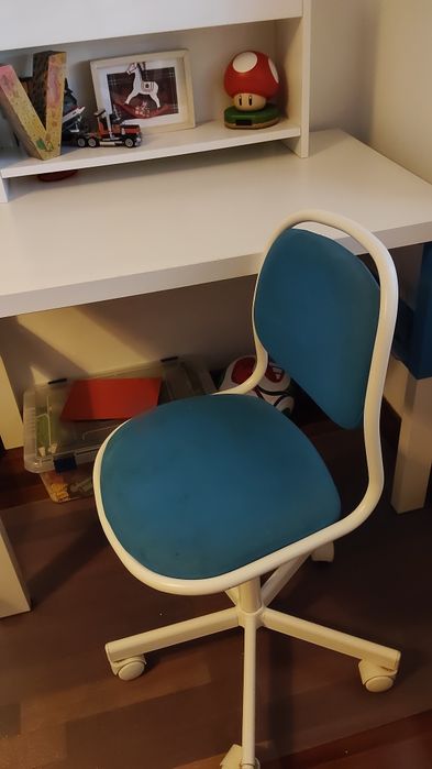 Secretária IKEA c/ módulo adicional e cadeira