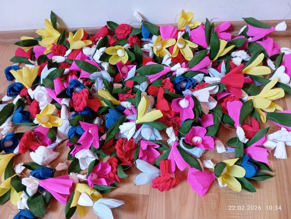 Kolorowe kwiatki z krepiny