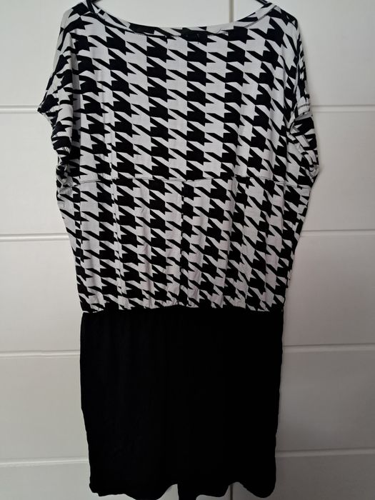 Sukienka czarno biała