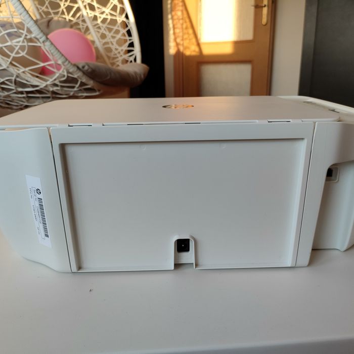 biała drukarka HP DeskJet 2620