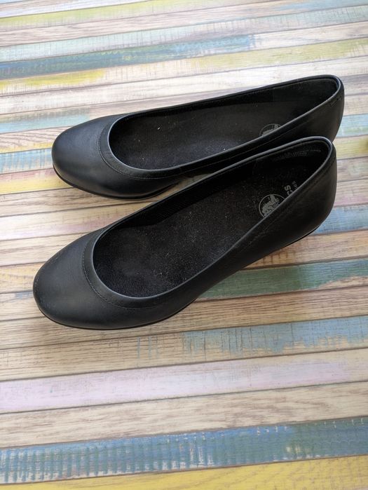 Нові шкіряні балетки Crocs