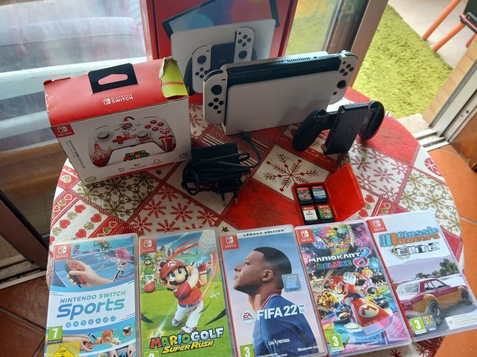 Nintendo switch oled com muitos acessórios e com caixa, o me filho deixou cair na agua e parou de funcionar