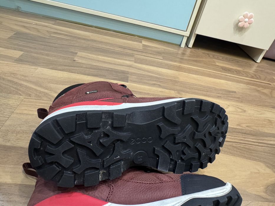 Продам зимові ботинки ECCO