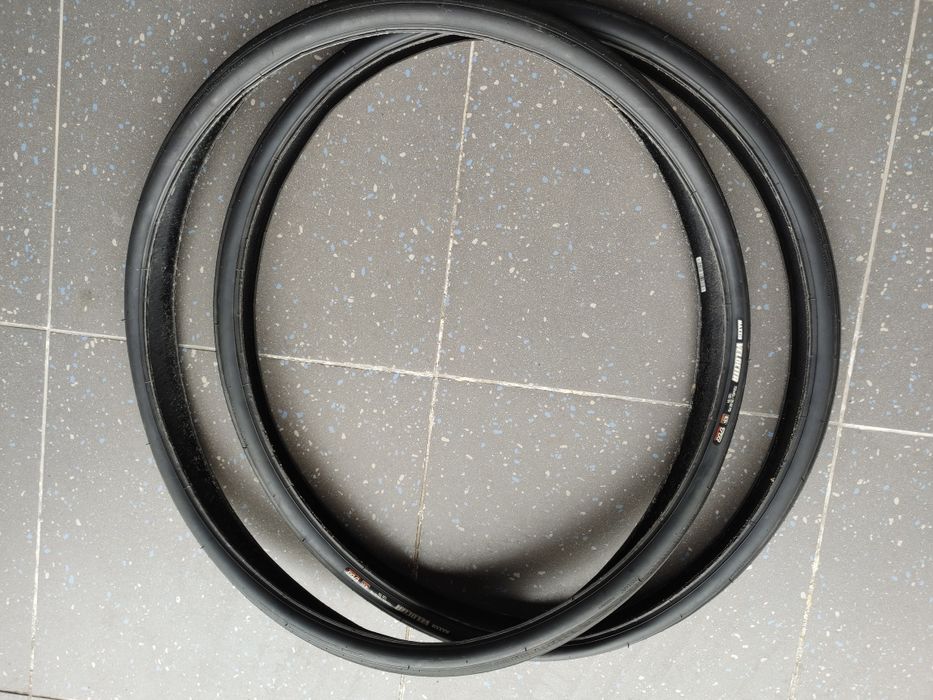 Велосипедні покришки Maxxis Velocita 700х40c