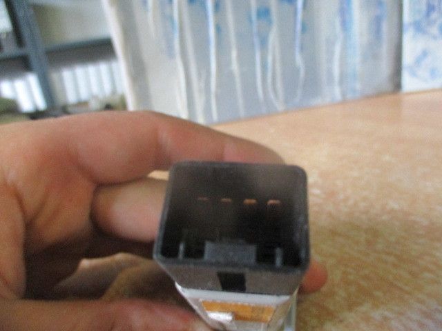 Comando / botão / interruptor multifunções KIA Rio II (JB)