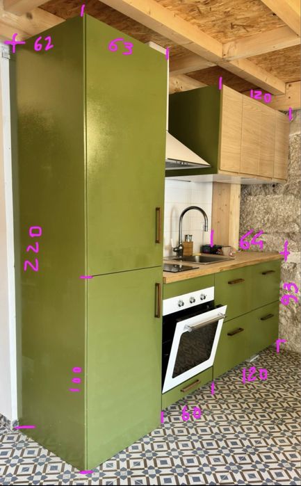 cozinha verde e madeira + exaustor + fogão