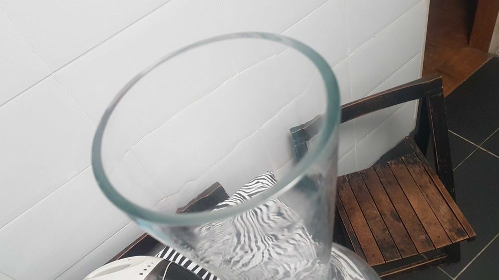 Jarra grande de vidro soprado com 79,5 cm altura