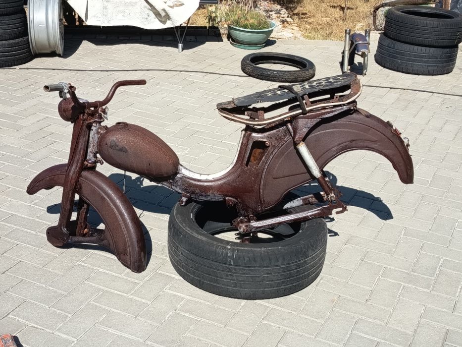 Montagem de motorizada anos 50