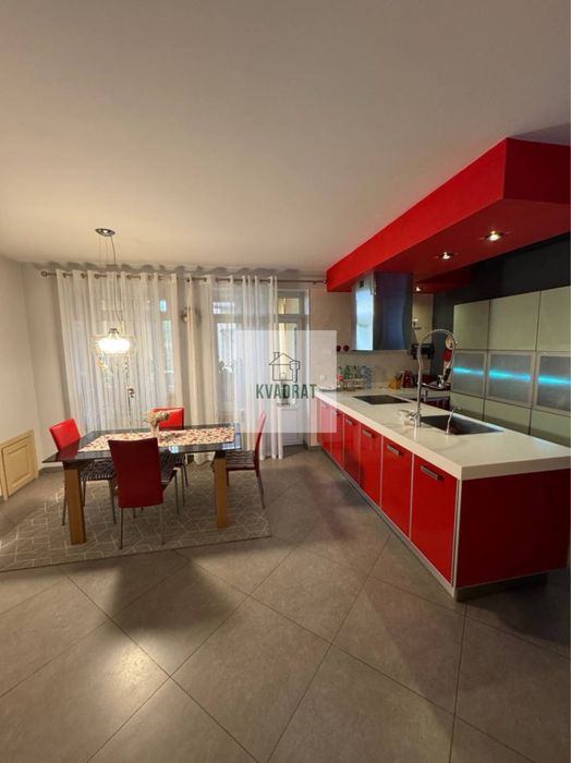 Продам стильний котедж в престижному районі міста