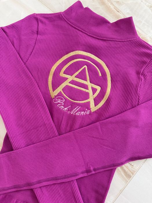 Piękny dopasowany kombinezon logo kolory Pink Mania