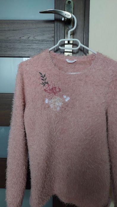 Różowy sweterek  .