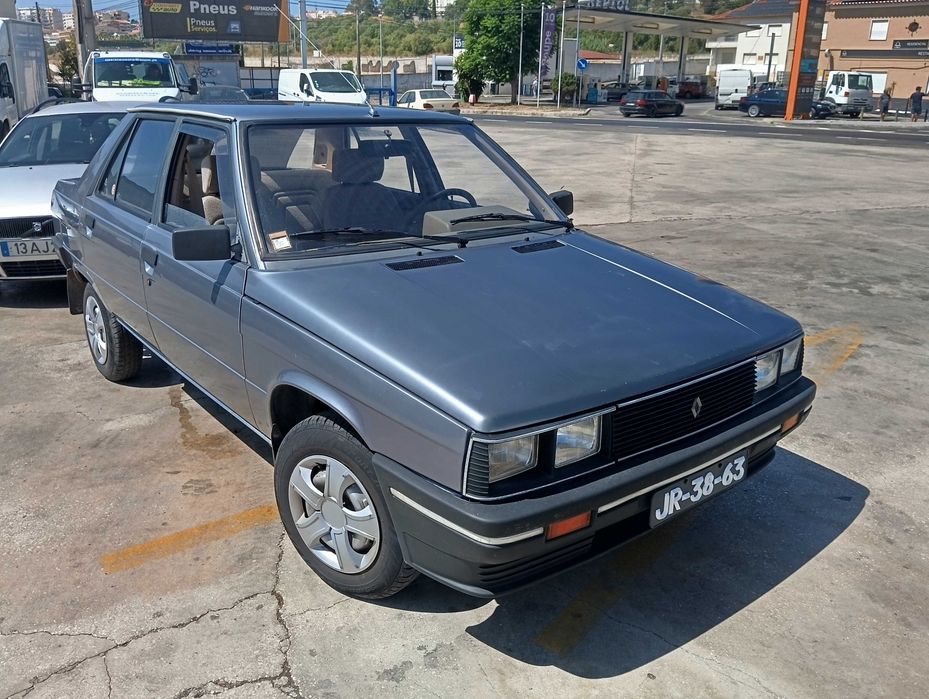 Renault 9 clássico