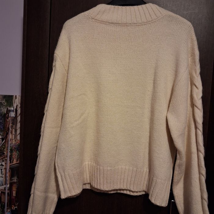 Jasno kremowy sweter