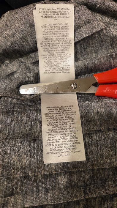 Plisowana kolorowa spódnica.