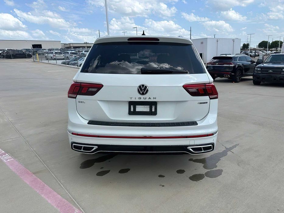 Volkswagen Tiguan SEL R-Line 4Motion      2024