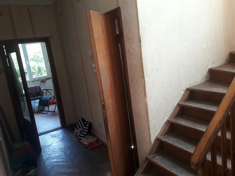 Продам будинок у горі м . Вижниця