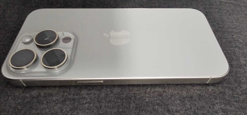 Apple iPhone 15 Pro 256GB Natural Titanium  Ємність батареї – 90%