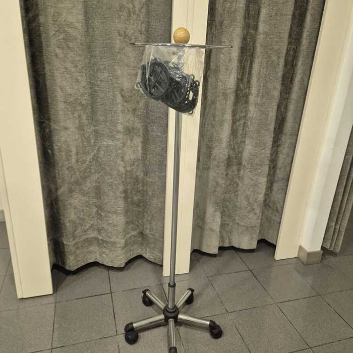 Expositor Redondo em Inox para Écharpes com Rodas – Como Novo + OFERTA