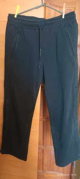 Spodnie dresowe typu baggy SINSAY