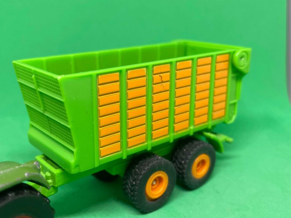 Siku traktor fendt plus przyczepa 1 87