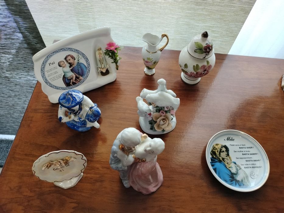 Várias peças decorativas em excelente estado