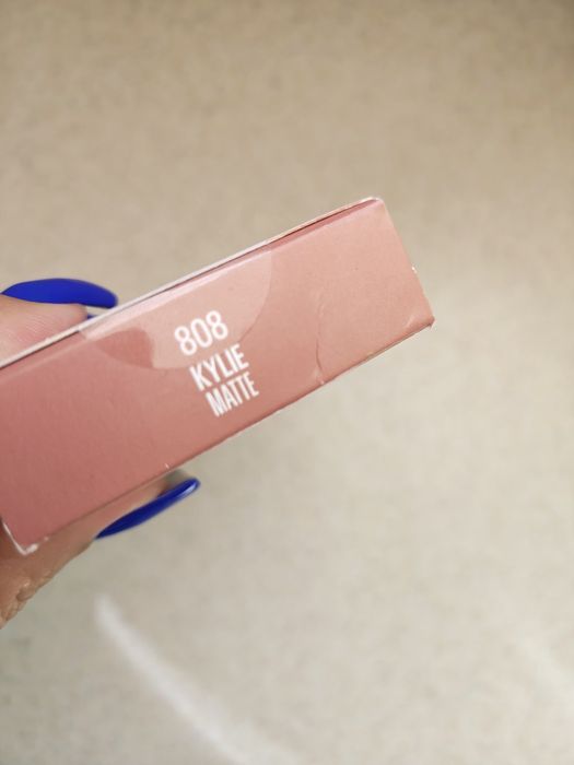 Nowa, Matowa szminka KYLIE 808 + gratis