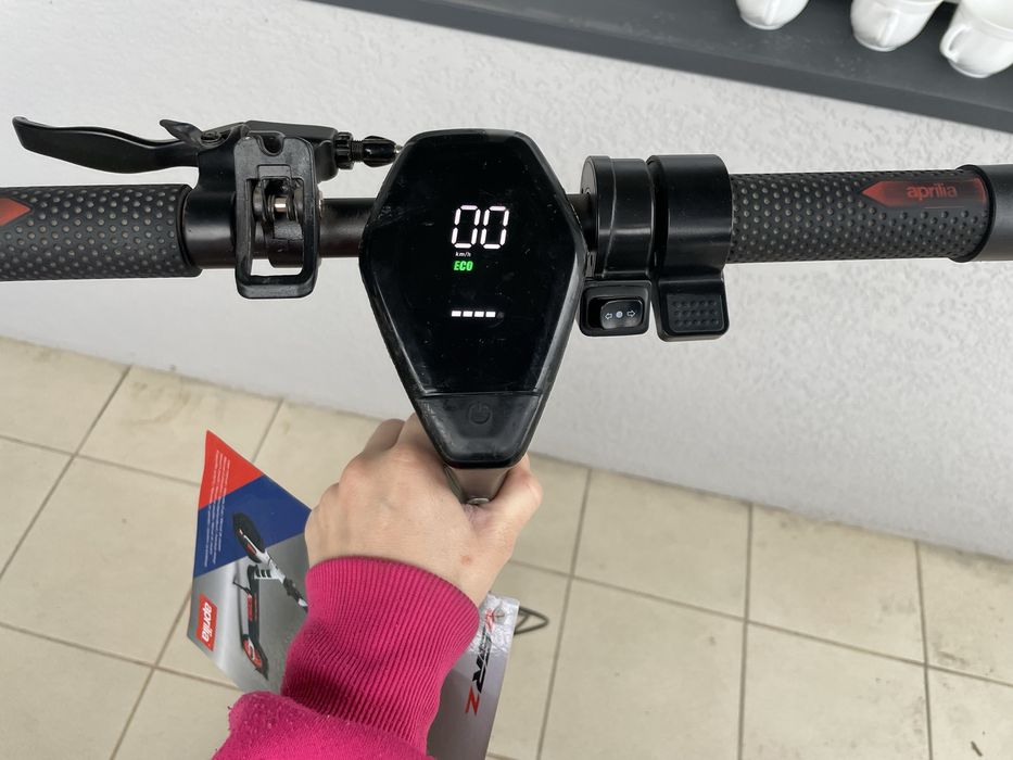 Електросамокат Aprilia eSRZ