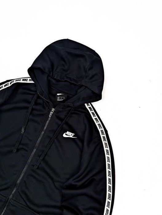 Nike czarna bluza z kapturem i lampasami M