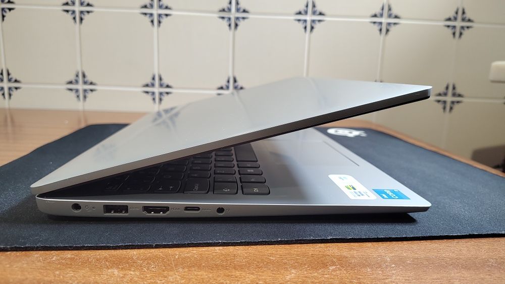 Notebook Lenovo | Intel i3 13ª Ger | 16GB RAM | SSD 246 | Praticamente Novo