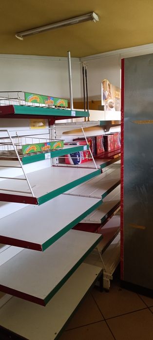 Regały sklepowe różne , gabloty szklane