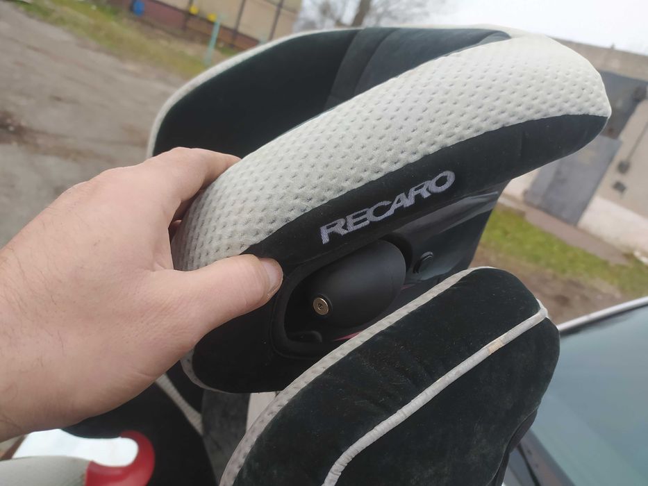 Автокрісла дитячі Recaro.б/в 5000 грн/пара