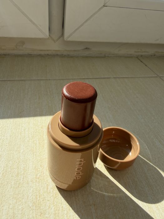 Róż w sztyfcie Toasted Teddy - Rhode