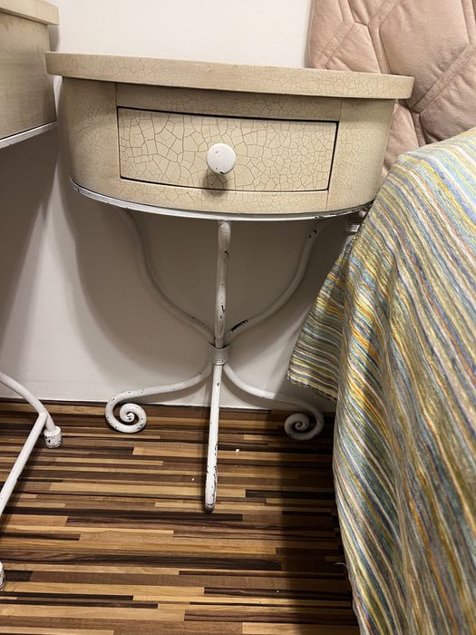 Comoda  e mesas cabeceira vintage