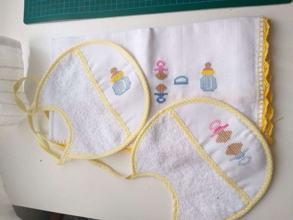 Conjunto babetes e fralda