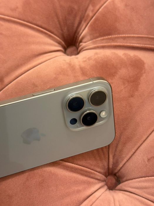 Apple iPhone 15 Pro 256GB Titânio Natural - Como Novo (c/ Caixa)