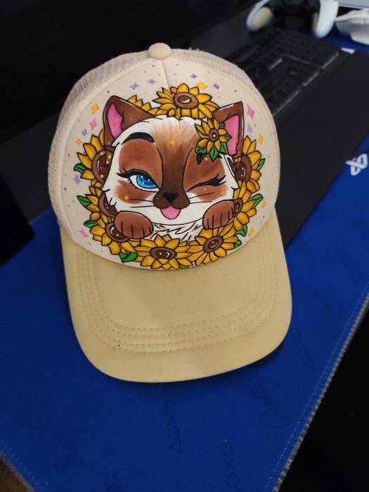 Boné Personalizado Pintado à Mão – Gatinho com Girassóis
