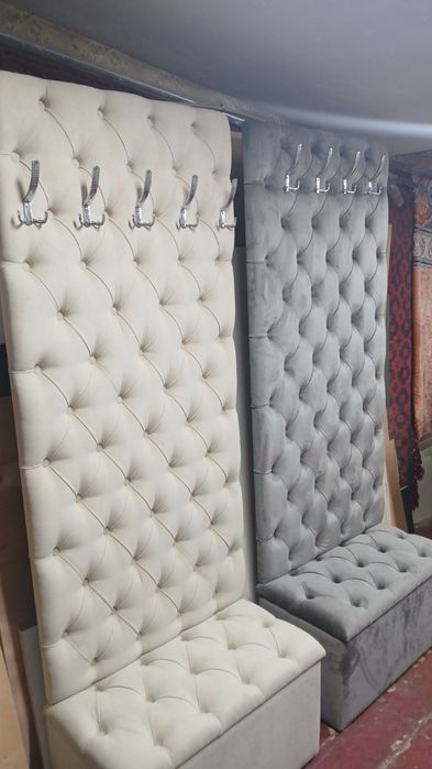 Продаються вішалки з пуфами та диван Гном !