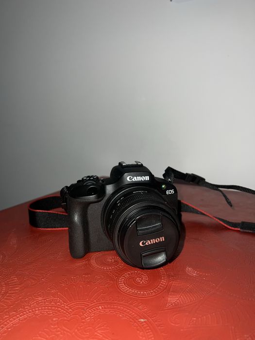 Canon EOS R100 + objetiva RF-S 18-45mm F4.5-6.3 IS STM
