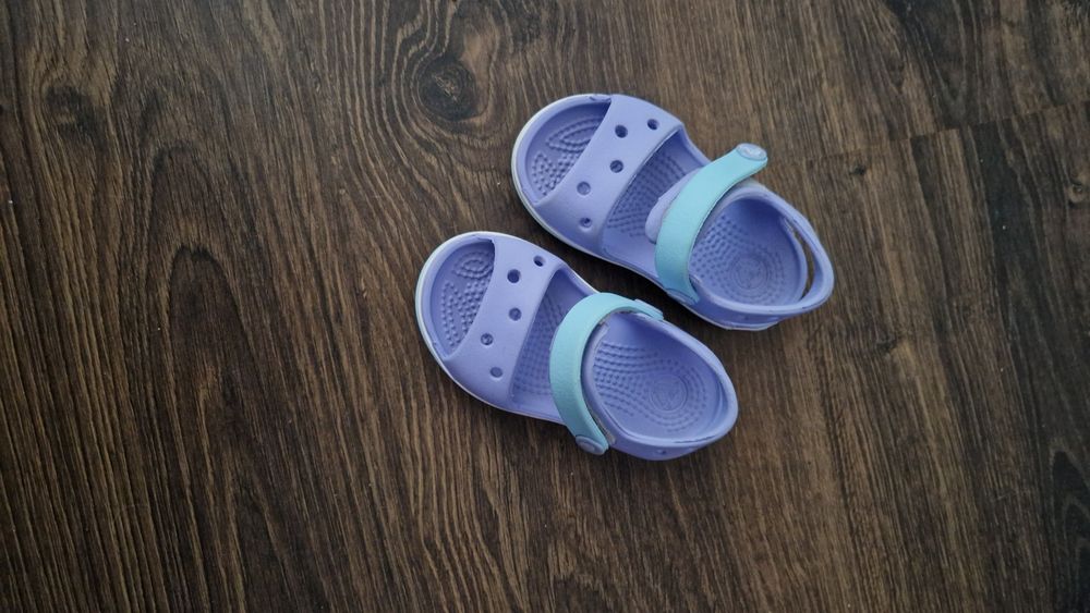 Босоніжки , шльопанці Crocs