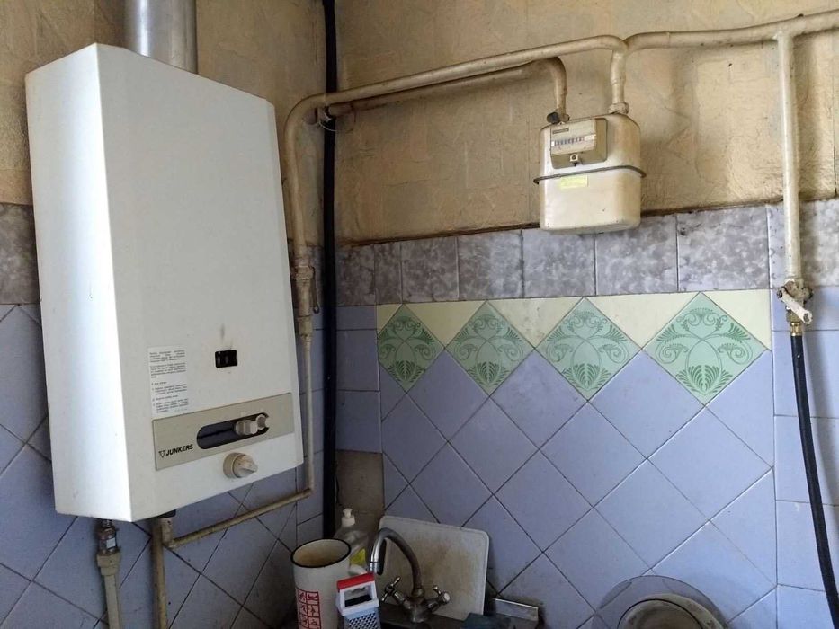 Продам реальную 1/2 часть свободного 2-хэтажного дома