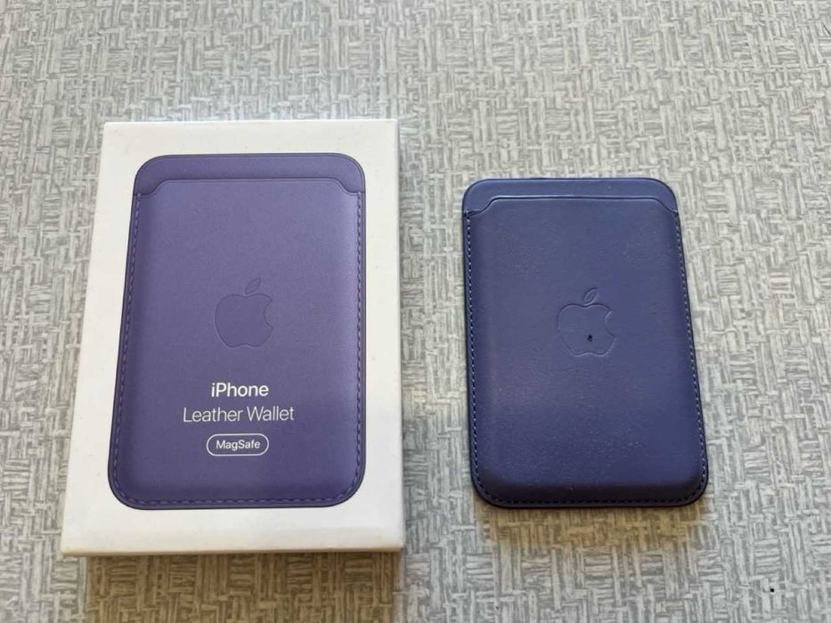 Skórzany portfel Apple z MagSafe do iPhone - fioletowy (MM0W3ZM/A)