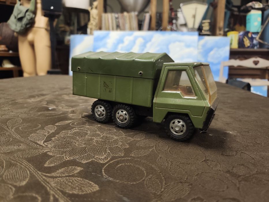 Carro militar antigo Jozan